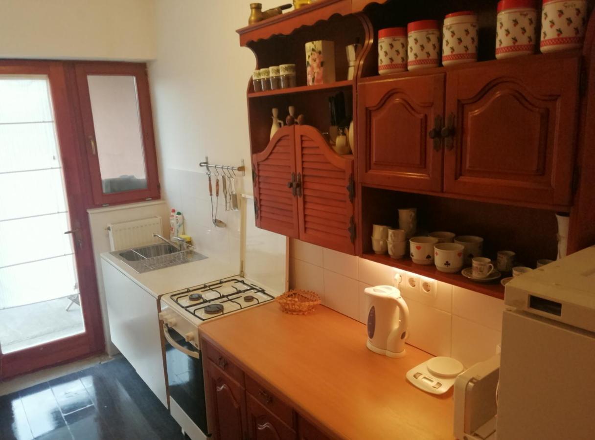 Vizaknai Apartmanhaz Szekesfehervar Ngoại thất bức ảnh