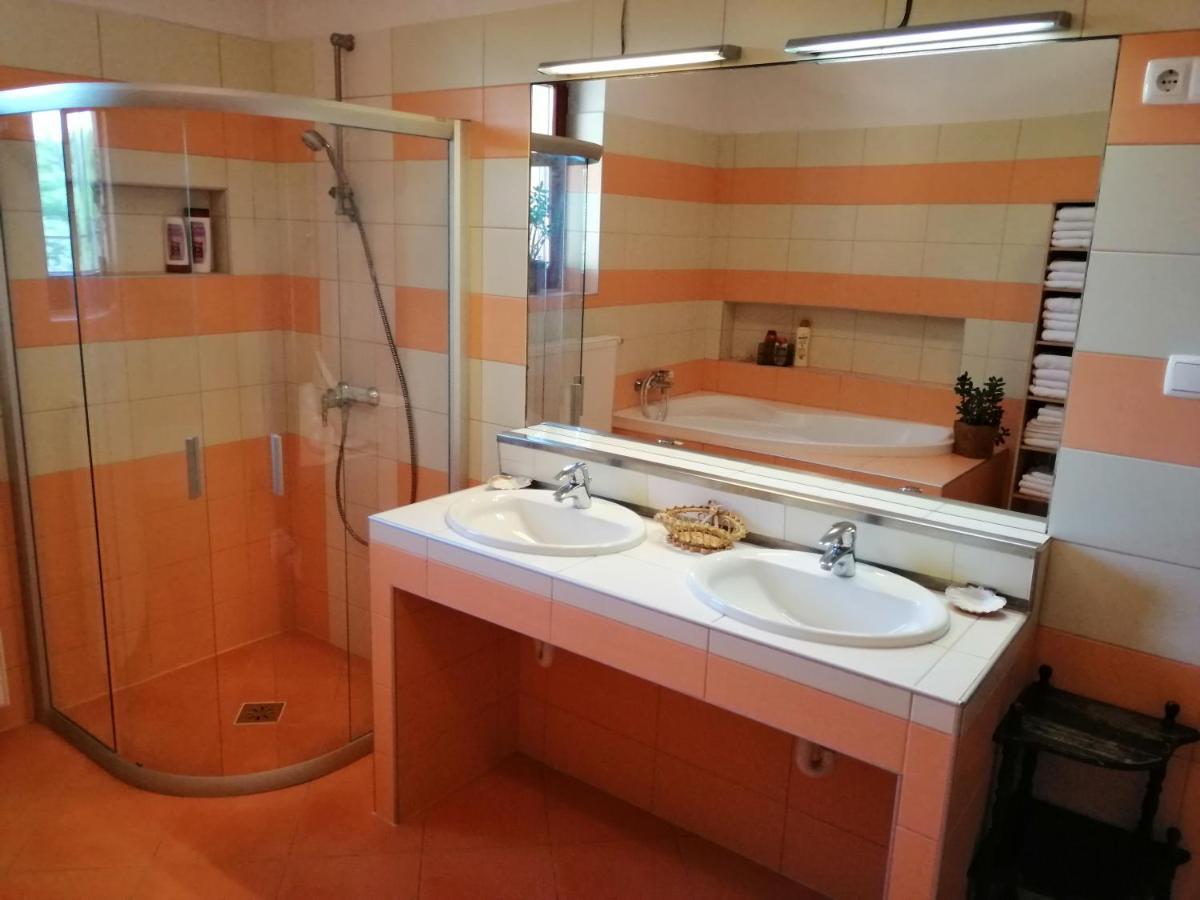 Vizaknai Apartmanhaz Szekesfehervar Ngoại thất bức ảnh