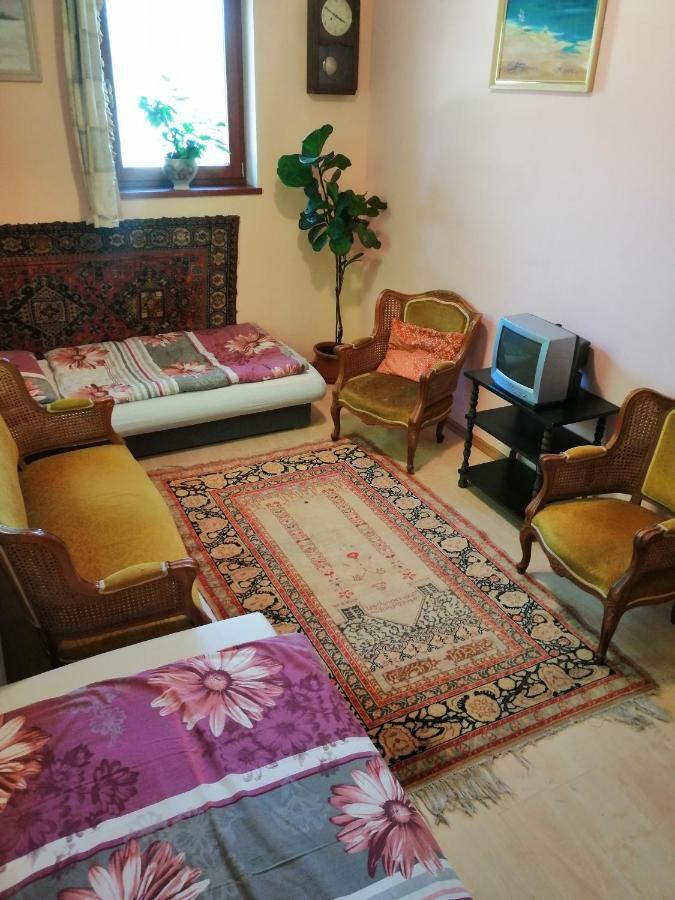 Vizaknai Apartmanhaz Szekesfehervar Ngoại thất bức ảnh