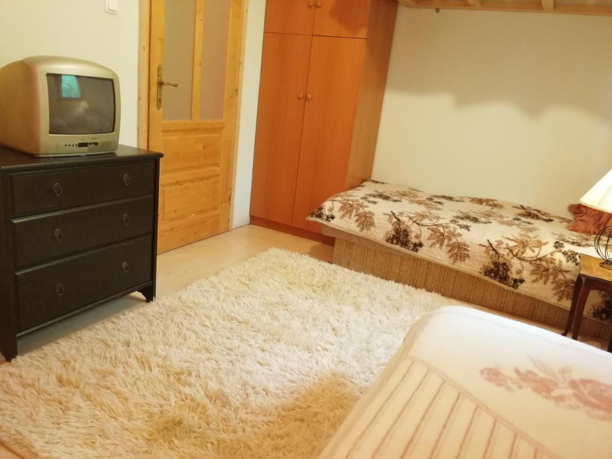 Vizaknai Apartmanhaz Szekesfehervar Ngoại thất bức ảnh